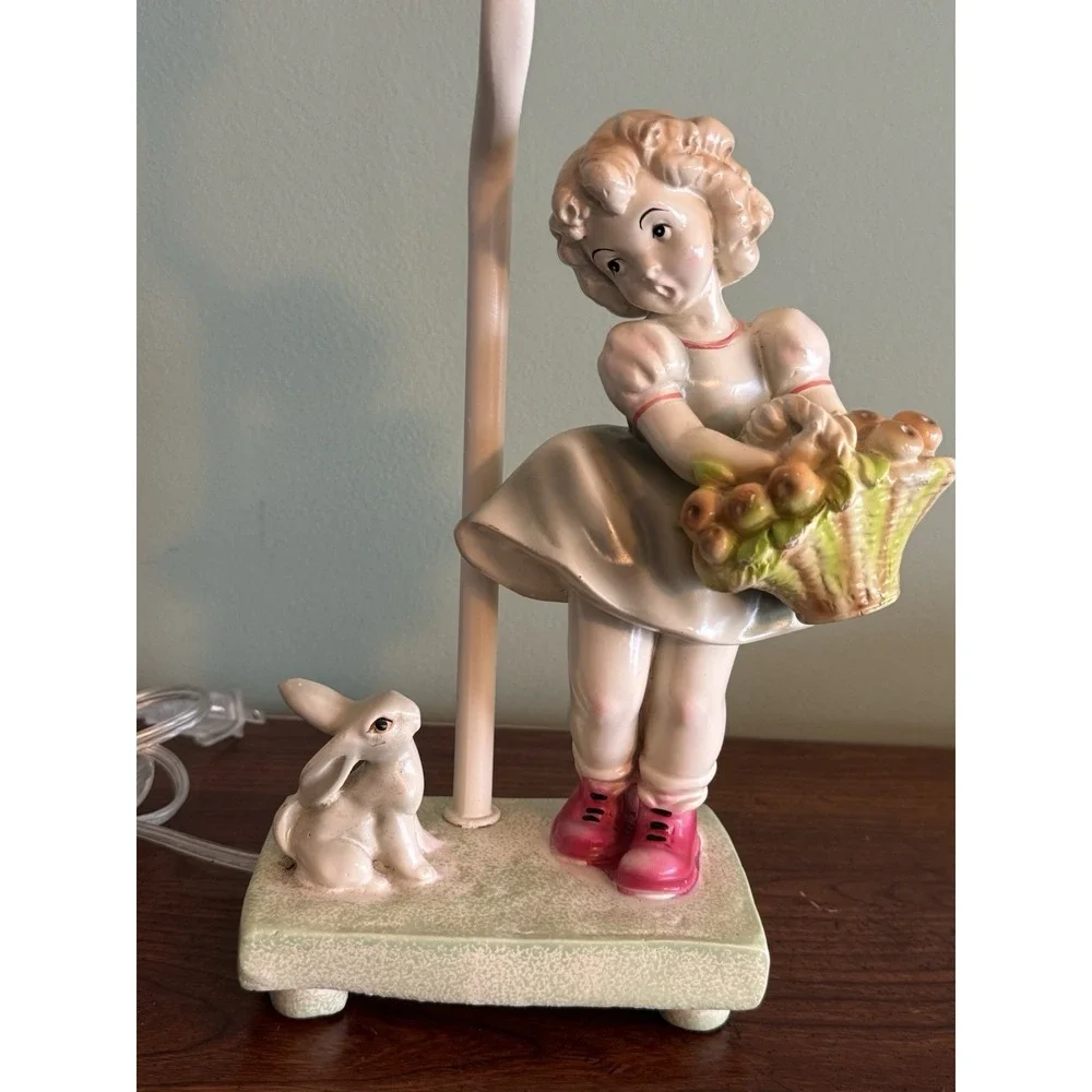 Vtg APPLE BASKET GIRL & RABBIT Table Lamp ENAMELED METAL Italy W Labels